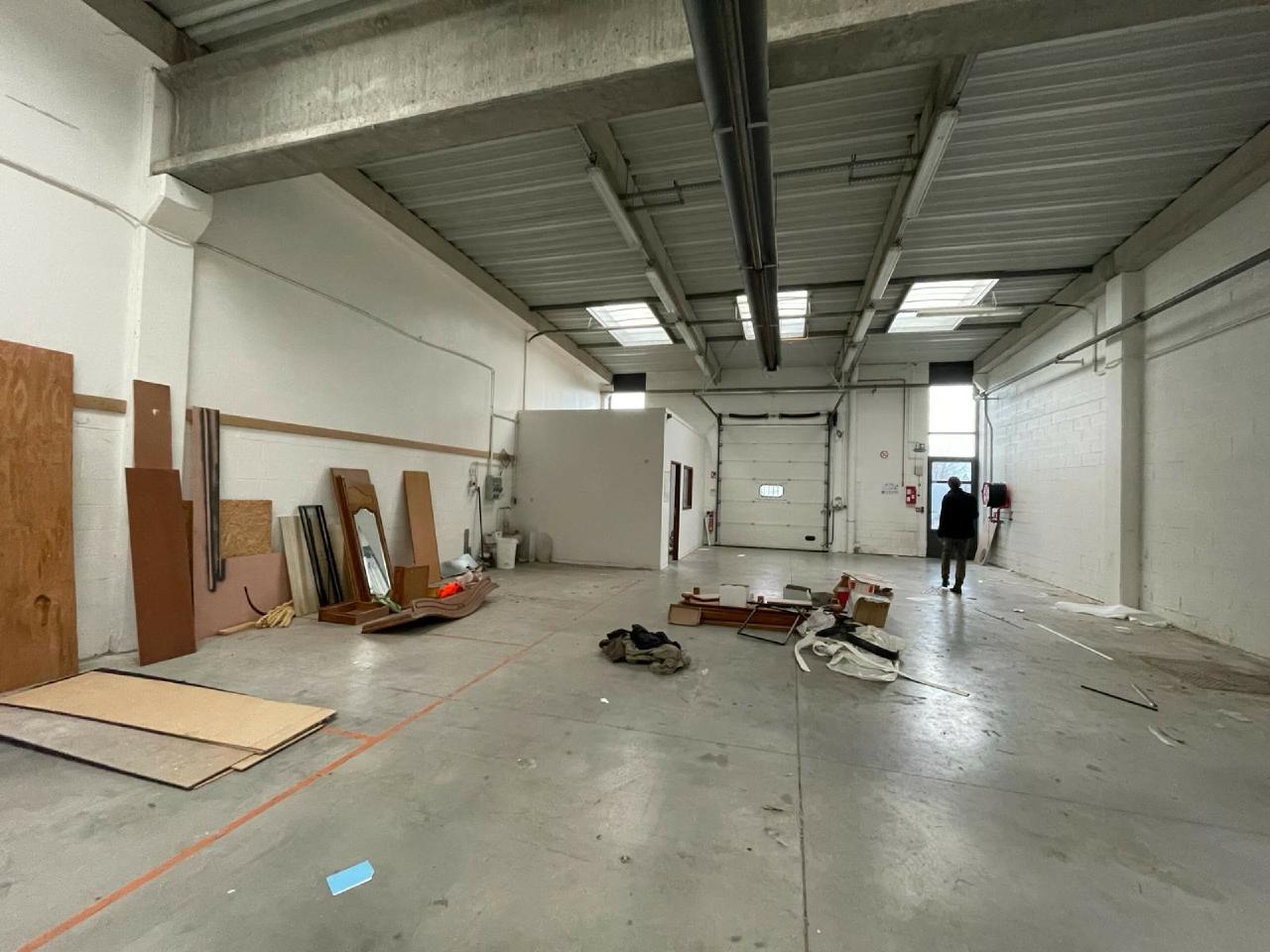 Local d'activité Roost-Warendin 841m² Location local d'activité Roost-Warendin Nord OLACT2420363 1